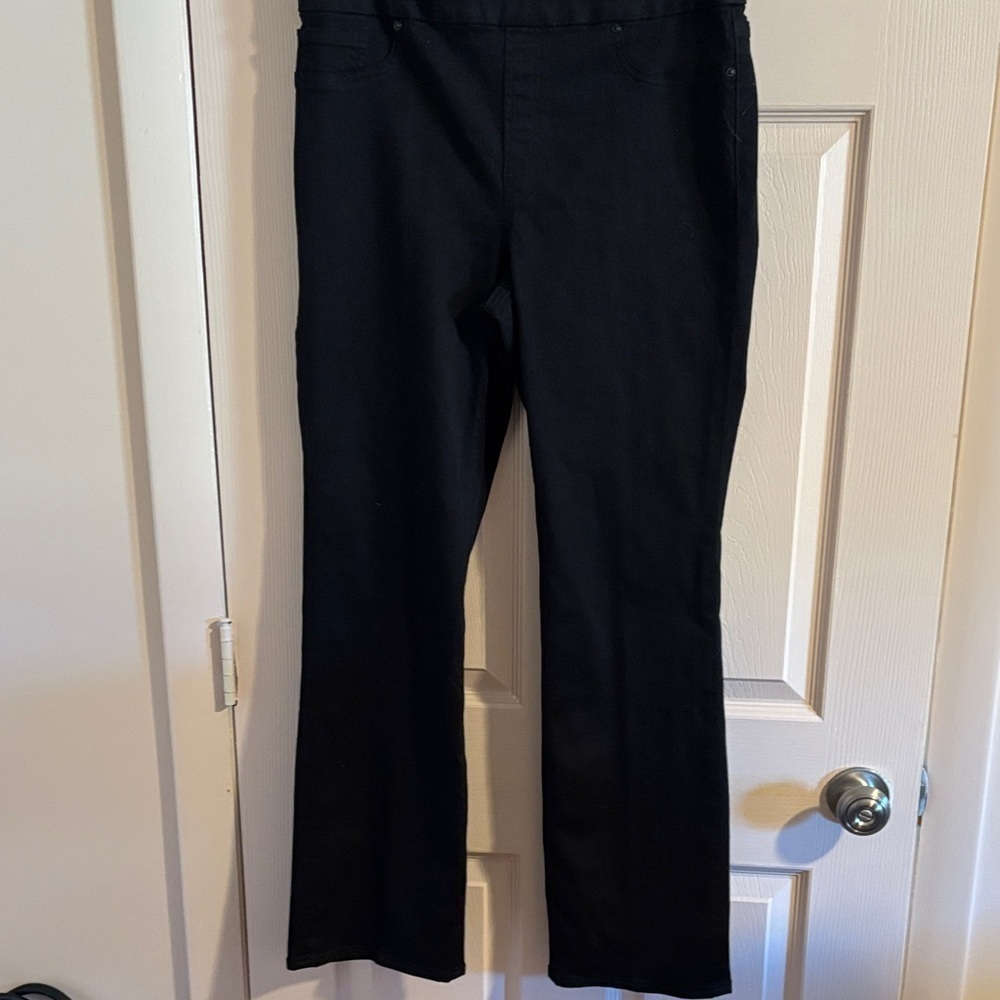 Chico's Slim Bootcut Pants in Black